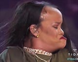Rihanna&#039;s forehead and jaw on another level 