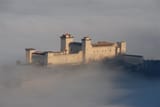 Rocca_Albornoziana_tra_le_nuvole