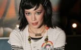 hilary-duff-black-hair-cut_aWtubGWUmZqaraWkpJRobWllrWdpZWU[1]
