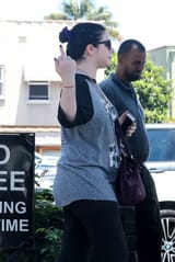 michelle-trachtneberg-shopping-at-xiv-karats-in-beverly-hills-06-14-2018-3