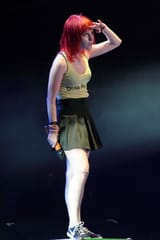 hayley-williams-live-skirt-cleavage-legs-x8-7