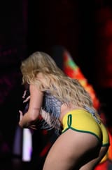zara-larsson-sexy-legs-ass-rock-in-rio-037