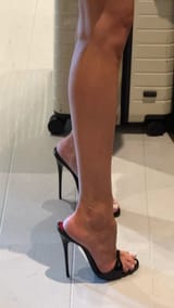 Rosie-Huntington-Whiteley-Feet-8683494