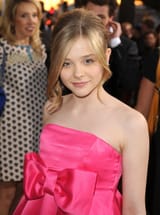 woman-chloe-moretz-pink-2IfU