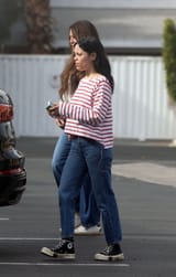 jenna-ortega-spotted-with-family-in-coachella-valley-12.28.2024-7