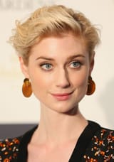 elizabeth-debicki-longines-golden-slipper-barrier-draw-3-14-2017-6