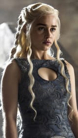 emilia-clarke-as-daenerys-targaryen_1020x1800_xtrafondos.com