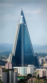 Ryugyong_Hotel_-_August_27,_2011_(Cropped)