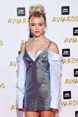 Zara-Larsson-Blonde-Swedish-Celebrity-Singer-BBC-Music-Awards-2016--02