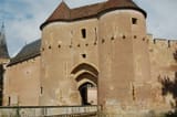 Entrée_du_château_d&#039;Ainay-le-Vieil