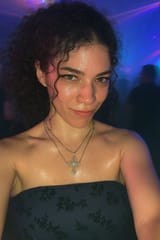 20250713_0459_Confident Club Selfie_remix_01k01g25pqevpsrk2rrdkhv067