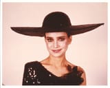 wide brim hat
