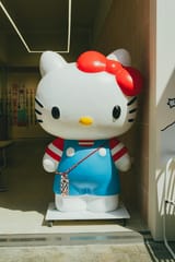 hello kitty statue