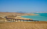 ONCF_DH_370_with_a_Casablanca_-_Oujda_train_at_the_Barrage_Idriss_1er