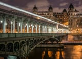 Pont_de_Bir-Hakeim_and_view_on_the_16th_Arrondissement_of_Paris_140124_1