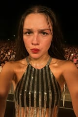20250720_1021_Glittery Motion Selfie_remix_01k0m37wm5ffgt744bx4dcawk5