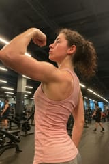 20250720_1313_Gym Candid Flex_remix_01k0md3hmffskteyc70xbfp5yx