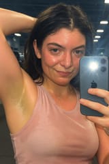 20250721_1408_Empowered Gym Selfie_simple_compose_01k0q2q3mwf7g9qm8bdb0dknxs