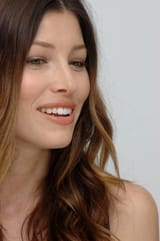Jessica_Biel___The_A_Team_Press_Conference_Portraits_by_Yoram_Kahana_Beverly_05