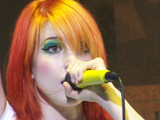 1024px-Paramore_in_Vancouver_4