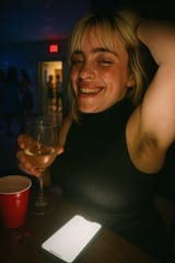20250725_0405_Billie Eilish Candids_simple_compose_01k109rk85fh8a30khepy21tw7