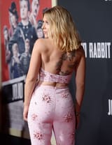 Scarlett-Johansson-Rear-View-Butt-Pants-Face-Looking-To-The-Side-Blonde-Jewess-American-Celebrity-Actress-731