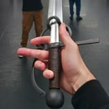 Enclosed_ricasso_demonstrated_on_a_modern_simple_side_sword_trainer