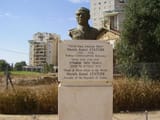 Mustafa_Kemal_Ataturk_Memorial_next_to_the_Turkish_Soldiers_Monument_in_Beersheba