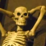 skelleton-chilling