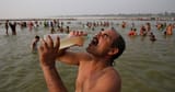 man-drinks-water-from-the-ganga-in-2014-ap-1-006f