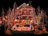 Over+the+top+Christmas+lights[1]