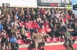 nyymi katsomossa