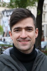 Martin_Sellner_-_Kundgebung_beim_Weghuberpark_(2019)