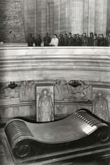 hitler-visits-napoleon-grave