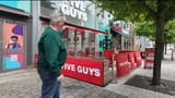Greeno Eats - I Review FIVE GUYS - Is It Too EXPENSIVE [r4wsGkKn_QQ - 1264x711 - 0m08s]