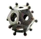 Pentagon-dodecaëder_in_brons,_150_tot_400_NC,_vindplaats-_Tongeren,_Leopoldwal,_1939,_collectie_Gallo-Romeins_Museum_Tongeren,_4002