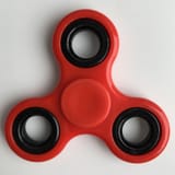 Fidget_spinner_red,_cropped