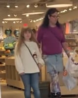 blurry-pic-of-flutter-and-chris-chan-from-sighting-on-v0-4j1it9cwb4kd1