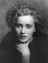 Portrait_photograph_of_Greta_Garbo,_1925