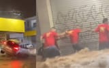 Human chain flood