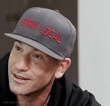 look at this fuckin retard