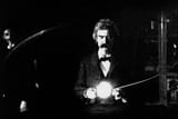 Mark Twain in Nikola Tesla&#039;s lab, 1894