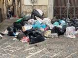 rifiuti-in-via-dei-canali-salerno-pulita-ristor-23300