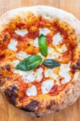 margherita-pizza-close