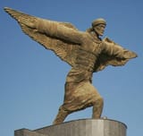 Ibn_Firnas&#039;_statue