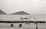 Aterrizaje_en_la_playa_de_la_Concha_del_bombardero_modelo_Heinkel_111,_que_venía_directamente_desde_Noruega_de_Léon_Degrelle,piloto_belga_y_cabeza_del_partido_nazi_en_Bélgica_en_la_Segunda..._(5_de_5)_-_Fondo_Car-