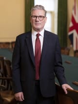 Prime_Minister_Sir_Keir_Starmer_Official_Portrait_(cropped_2)