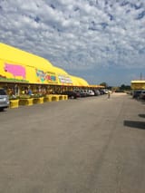 023-minnesotas-largest-candy-store-014