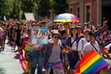 cluj-pride-2025-6-000-participanți-in-sfârșit-un-marș-v0-7yot54psqx6f1