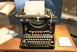 2560px-Remington_typewriter_1907_(03)